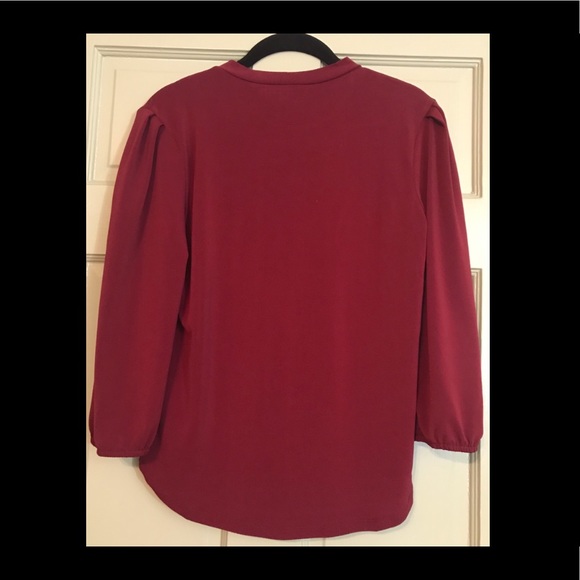 Beautiful blouse - Picture 2 of 3